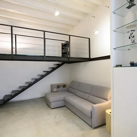 아파트 Loft Palazzo D'amelj Nel Centro Storico Di *